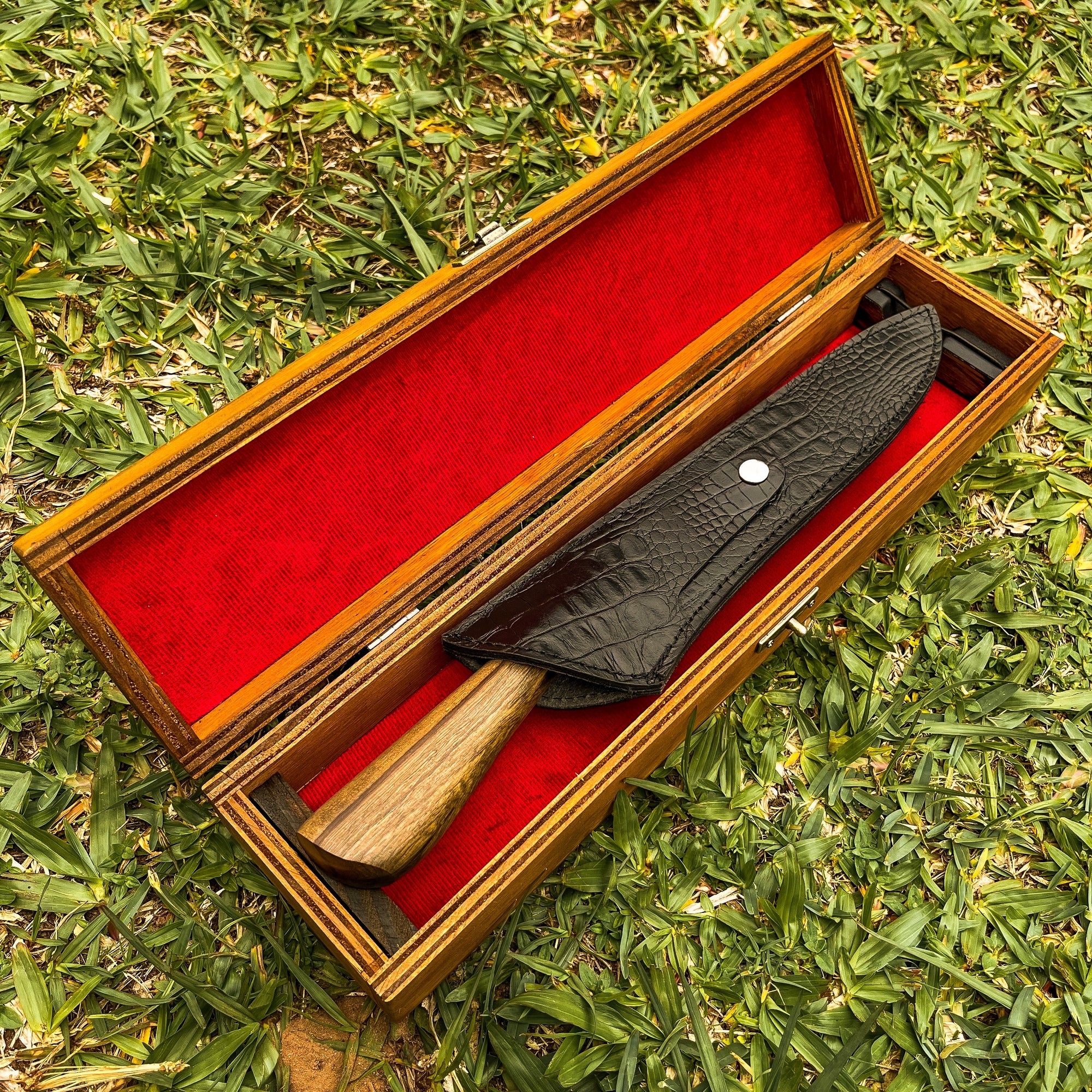 Faca Artesanal Premium para Churrasco NAIPS + Caixa em Madeira + Case em couro